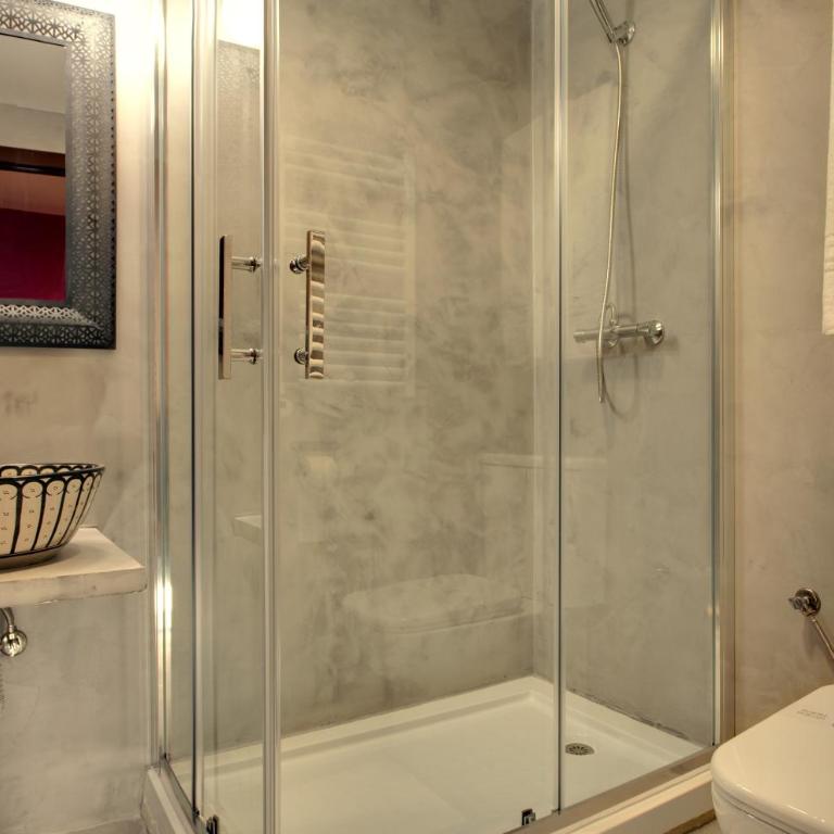 AbraCadabra Suites - Habitación Doble con baño compartido y balcón - 27