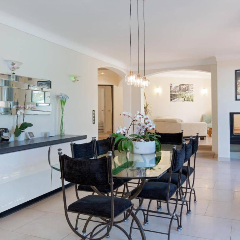 Villa Elegance by Villa Plus - Villa - 21