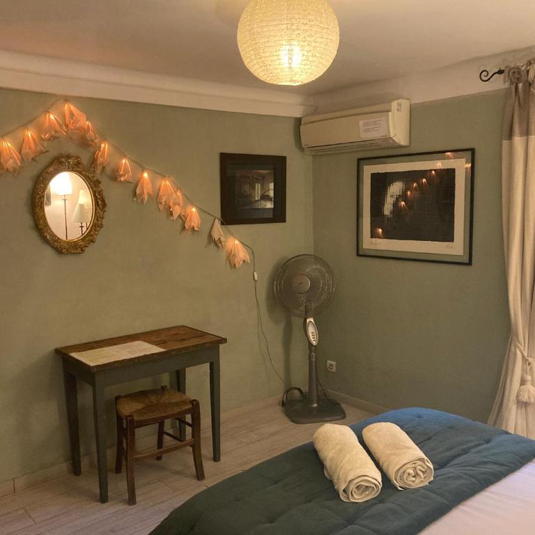 Appartement complet ou 2 Chambres de charme en centre-ville - Chambre Double avec Terrasse - 6