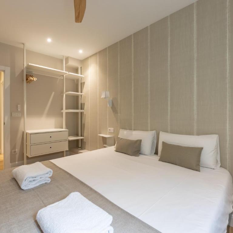 Basque museum - Three-Bedroom Apartment - 12