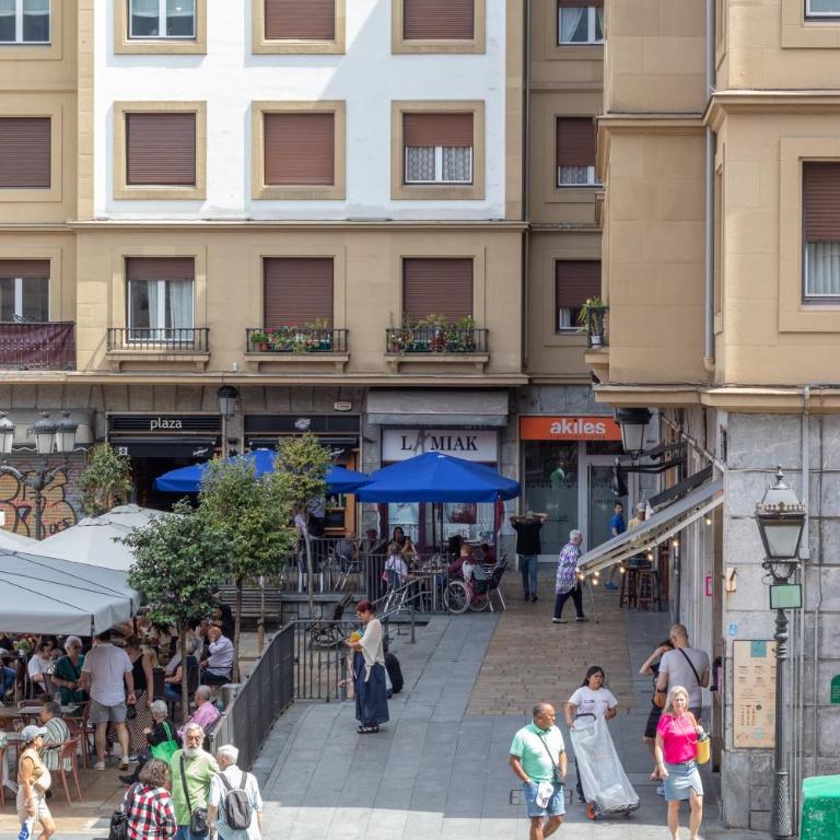 Basque museum - Three-Bedroom Apartment - 37