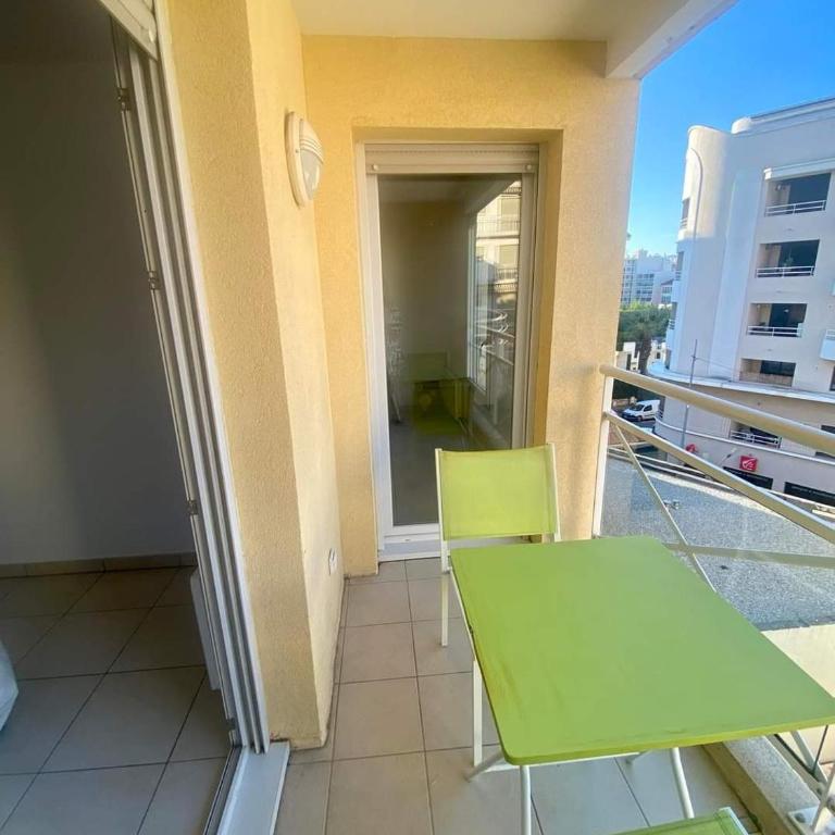 Cosy Apartment, 1 Min Walk to Beach, Heart of Juan-les-Pins - Appartamento - 9