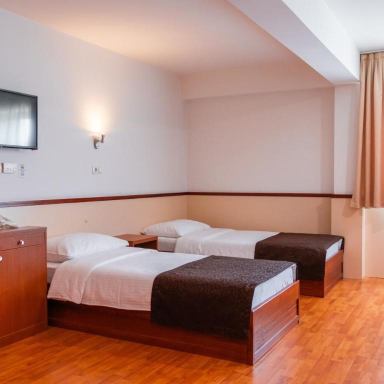 Hotel Saraj - Komfor Porodična Soba - 5