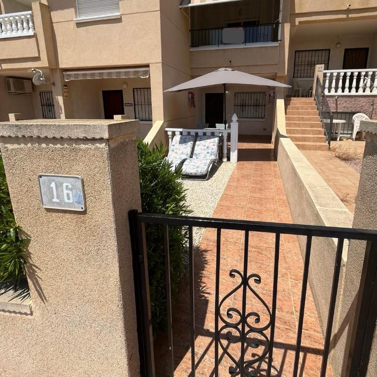 Tranquil Self Catering Golf Course Apartment - One-Bedroom Apartment - 4