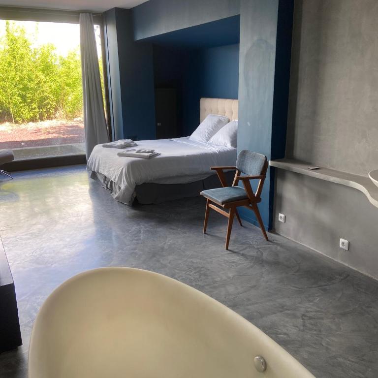 Grand loft proche du centre avec jardin et piscine - Villa - 10