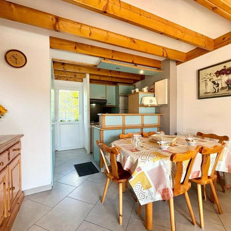 Maison à Carnac: 2 Chambres, 4 Couchages, Jardin, Parking, Proche Plage et Commerces - FR-1-377-46 - Holiday Home (4 Adults) - 2