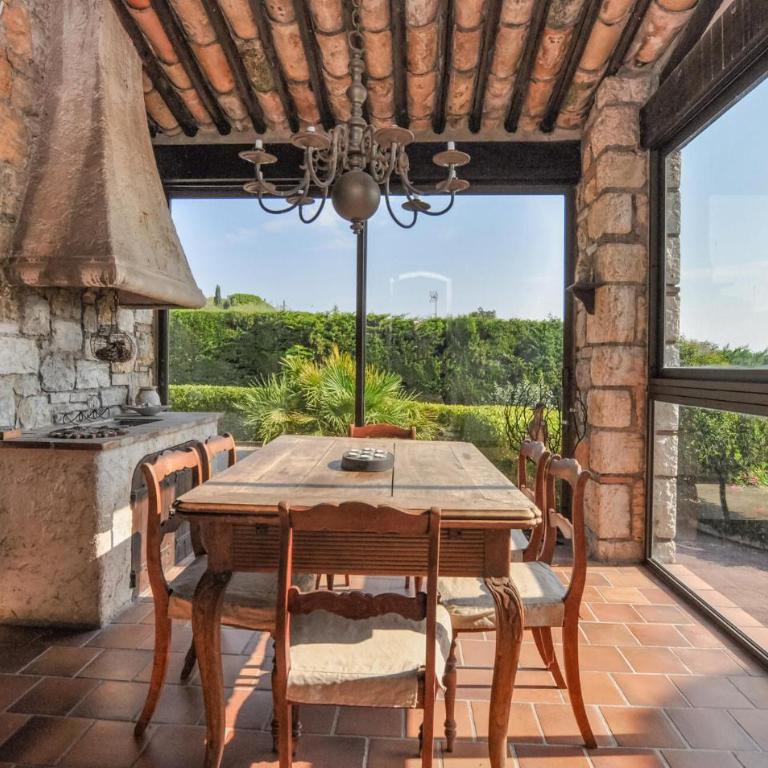 Amazing Home In Antibes - Maison de Vacances 3 Chambres - 4