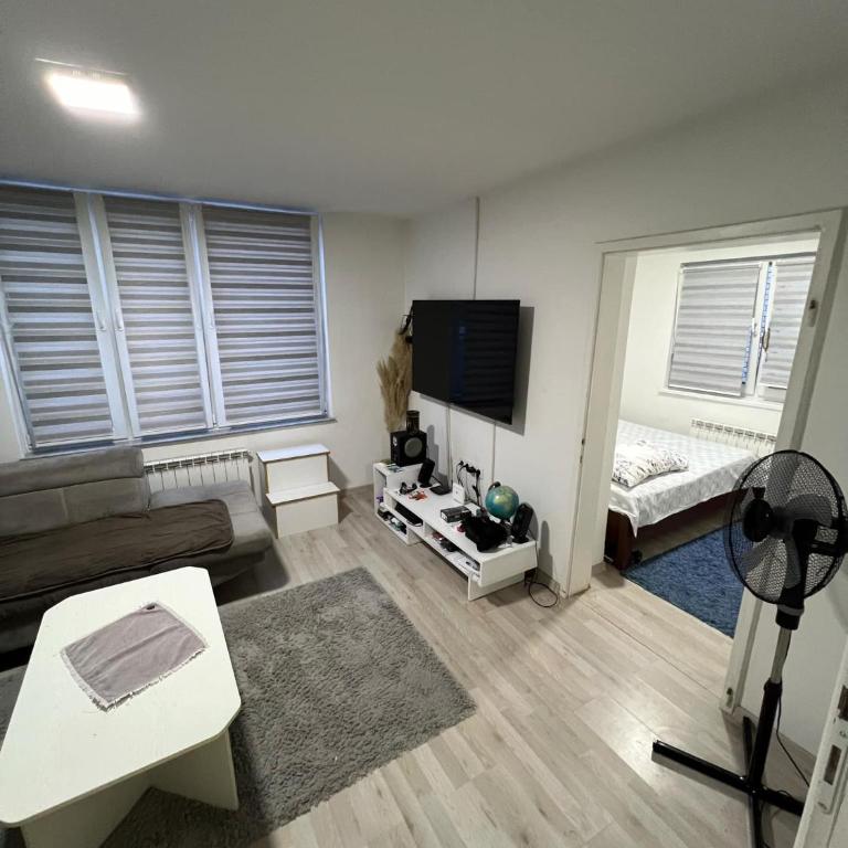 Make Apartments - One-Bedroom Apartment - 6