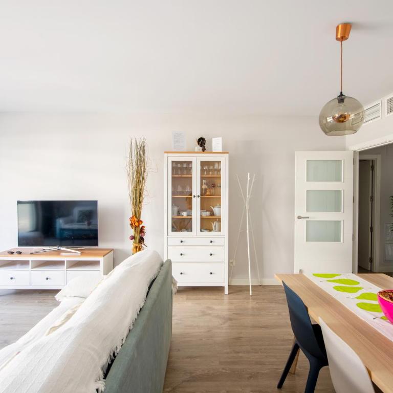 Suite Home Los Alamos sol, playa y golf , parking&Wifi - Three-Bedroom Apartment - 4
