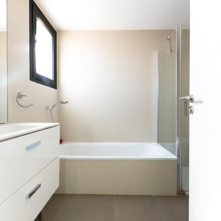 Suite Home Los Alamos sol, playa y golf , parking&Wifi - Three-Bedroom Apartment - 17