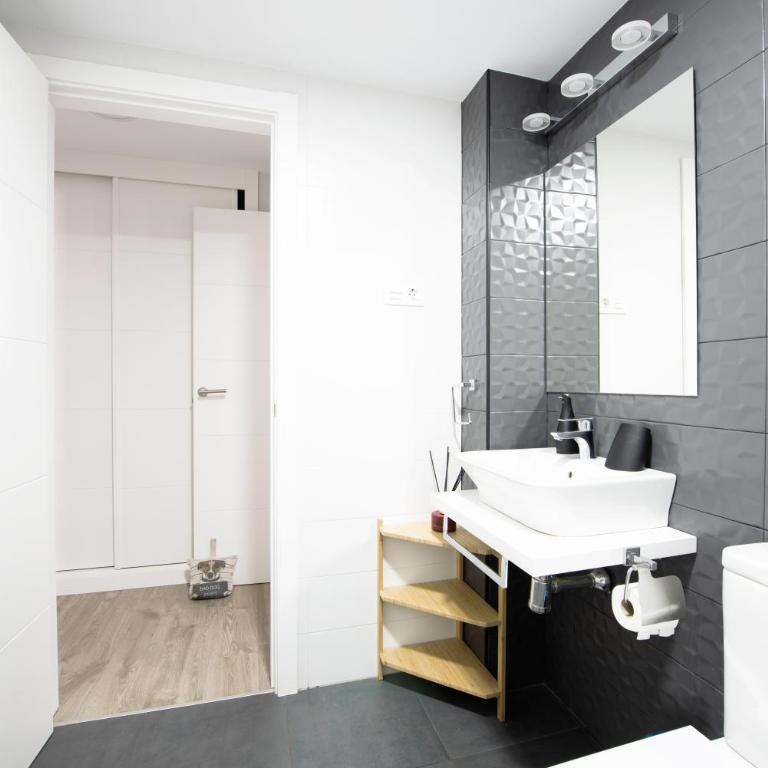 Suite Home Los Alamos sol, playa y golf , parking&Wifi - Three-Bedroom Apartment - 24