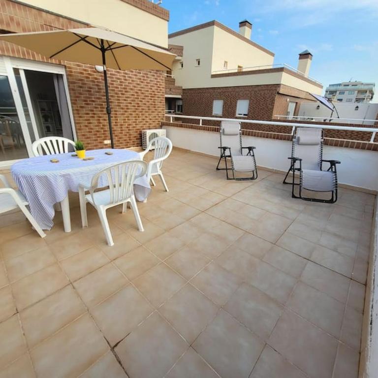 Atico esquinero en 6ª planta - Apartamento de 2 dormitorios - 25