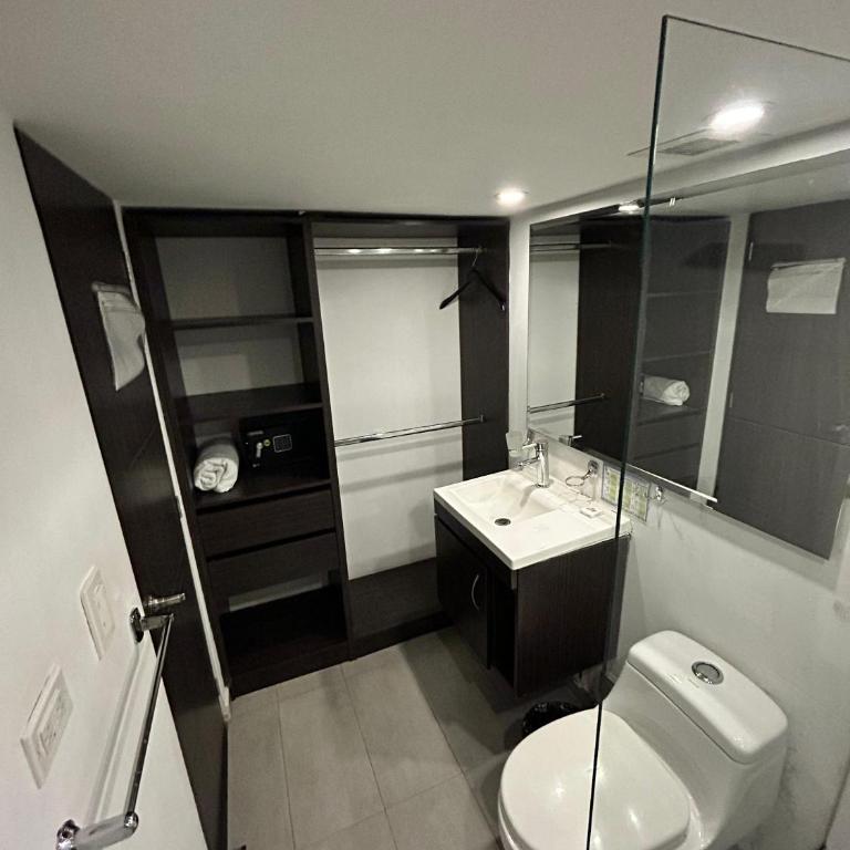 AW Hotel Serenity Ferial Corferias y G12 - Habitación Doble Deluxe - 1 o 2 camas - 10