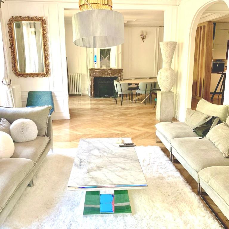 Appartement devant la Tour Eiffel et Seine - Appartamento con 3 Camere da Letto e con Vista - 15