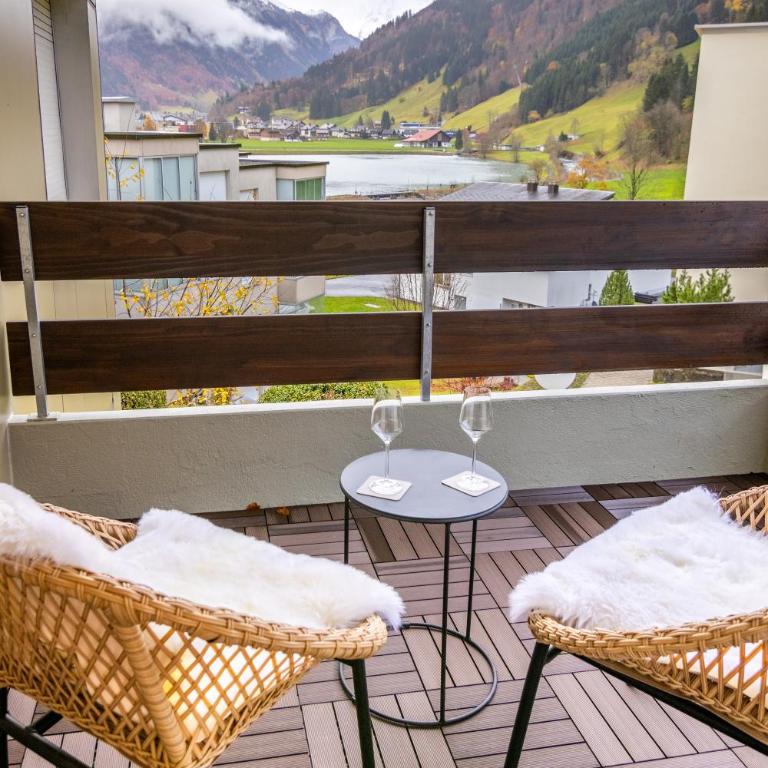 Wunderstay Alpine 203 Chic Studio with Balcony, Mountain and Lake view - Studio Apartment - 3