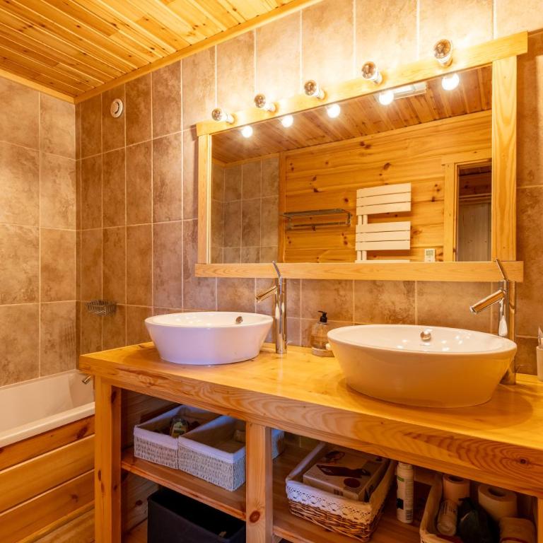 Chalet des Jonquilles - Magnifique maison avec piscine - Six-Bedroom House - 6