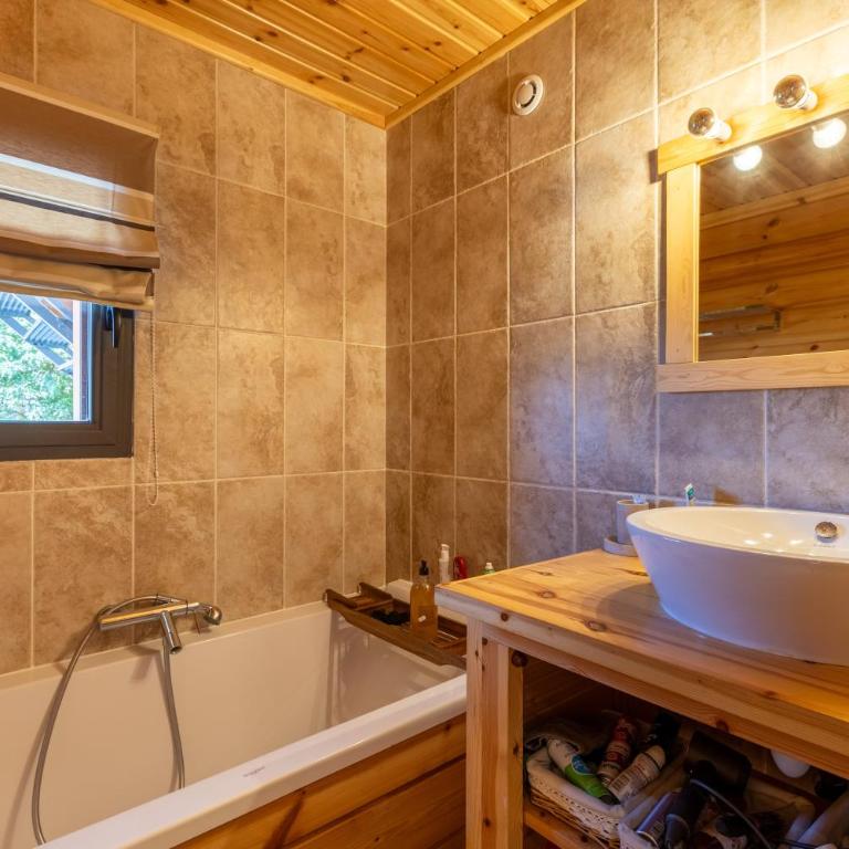 Chalet des Jonquilles - Magnifique maison avec piscine - Six-Bedroom House - 9