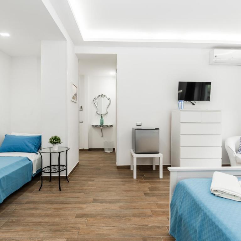 DM House & Suite - Triple Room with Private Bathroom - 6
