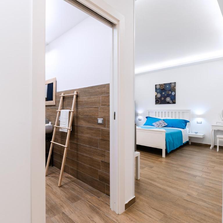 DM House & Suite - Triple Room with Private Bathroom - 10