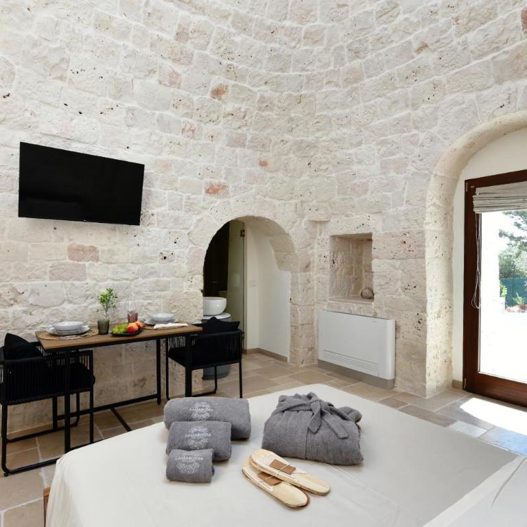 Lamarossa Trulli & Suites - Camera King Superior - 11