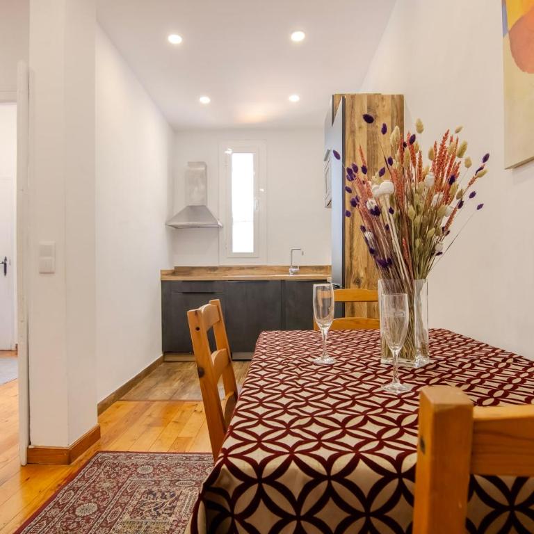 Pedrera - Gràcia - Two-Bedroom Apartment - Carrer de Torrijos, 12 - 1