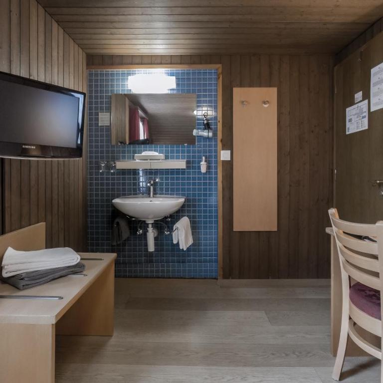 Hotel Rössli - Habitación Doble Económica con baño compartido - 2 camas - 3