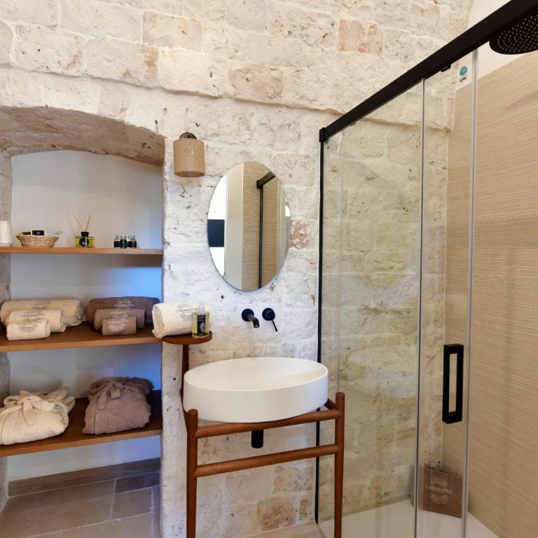Lamarossa Trulli & Suites - Camera Familiare Superior - 19