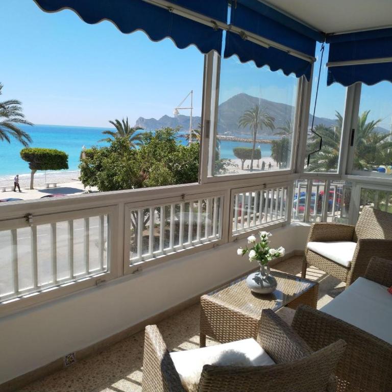 Beautiful ALTEA beachfront apartment - Apartamento de 2 dormitorios con balcón y vistas al mar - 1