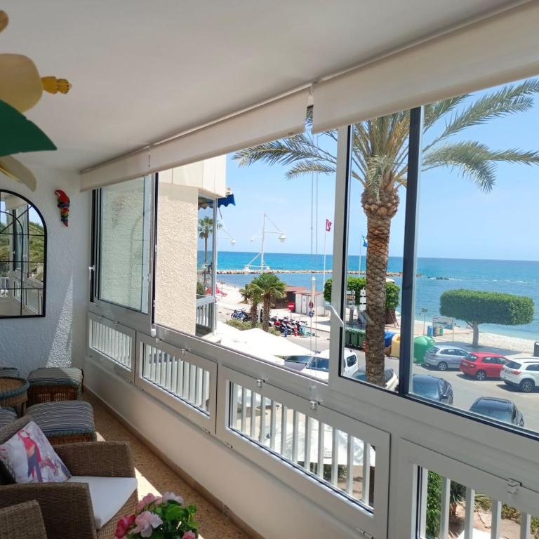 Beautiful ALTEA beachfront apartment - Apartamento de 2 dormitorios con balcón y vistas al mar - 3