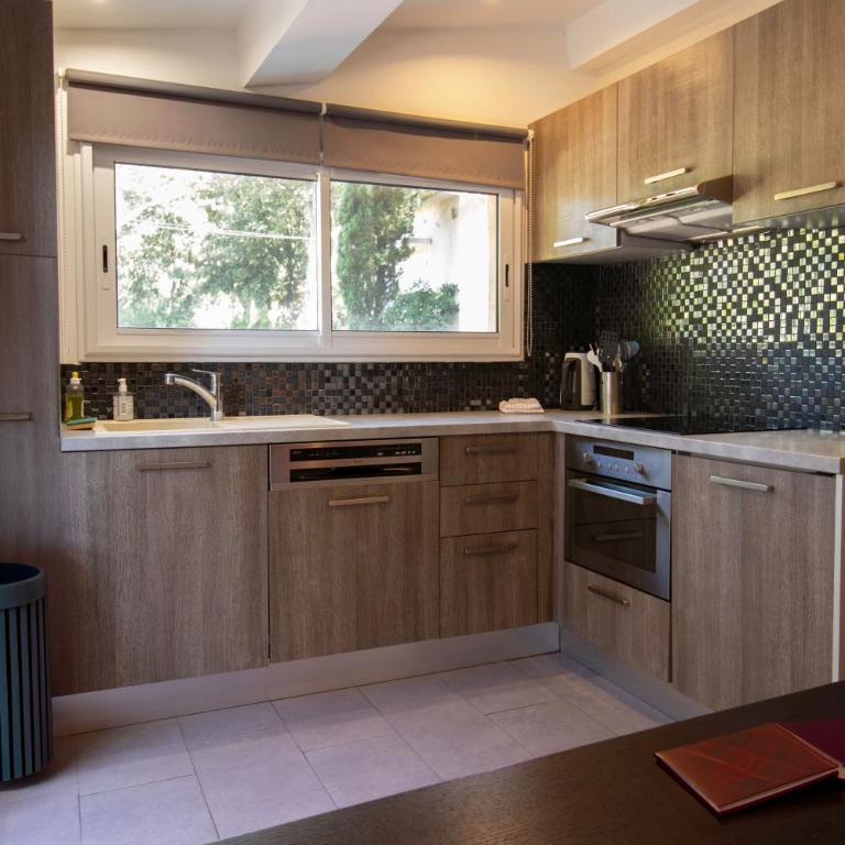 Athéna MOTEL - Appartement 1 Chambre (2 Adultes + 2 Enfants) - 2