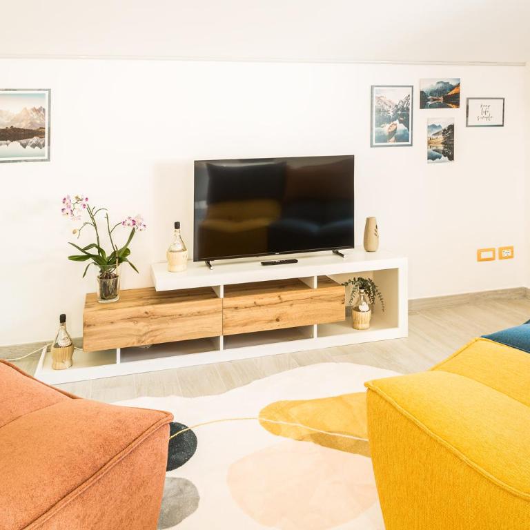 Postcard Lake private parking AC emotional showers - Two-Bedroom Apartment - 7