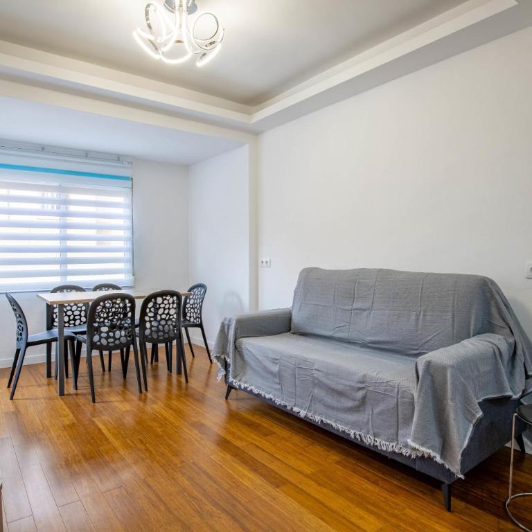 Marysol Inftour - Three-Bedroom Apartment - 5