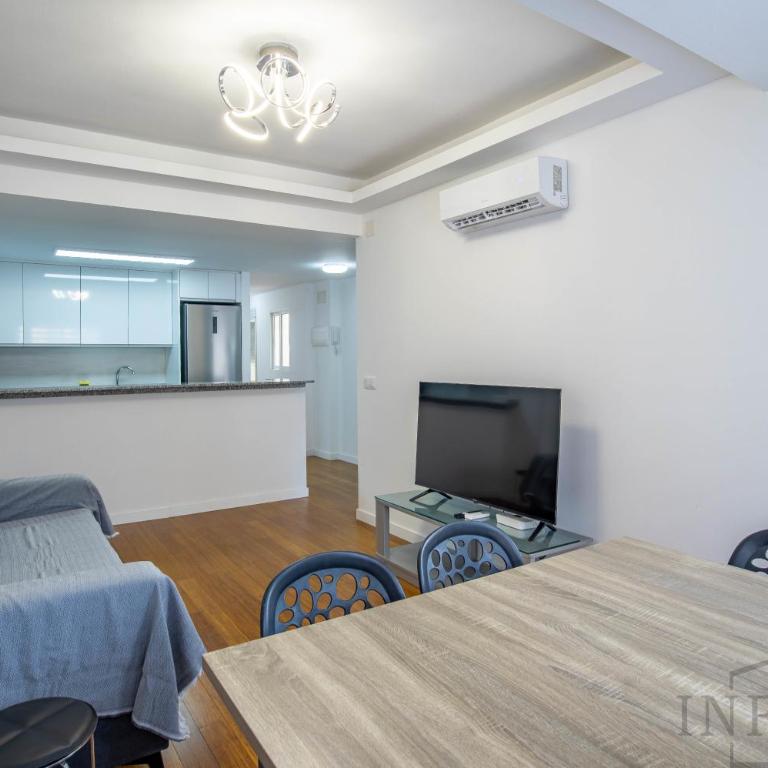 Marysol Inftour - Three-Bedroom Apartment - 6