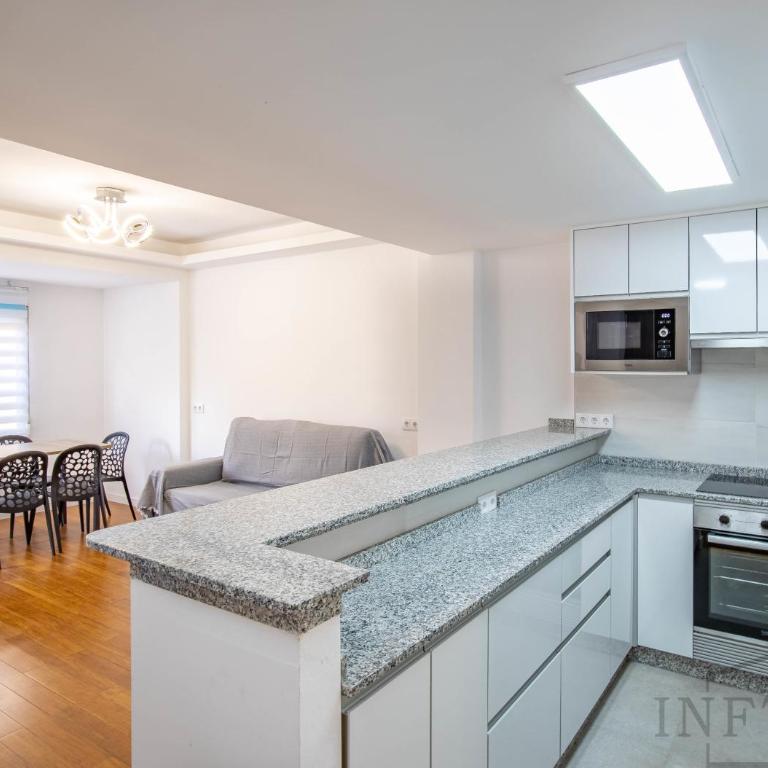 Marysol Inftour - Three-Bedroom Apartment - 8