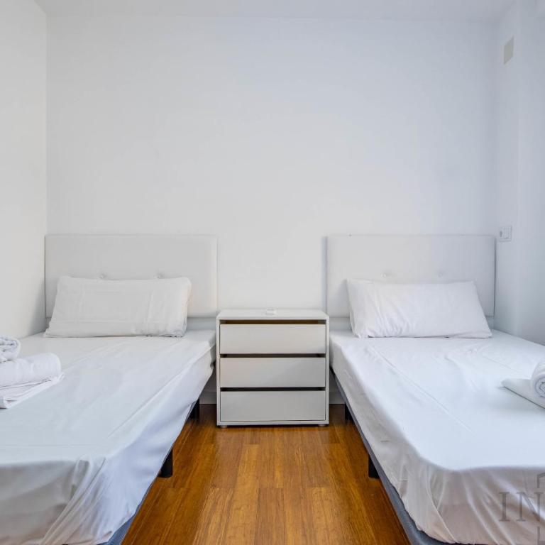 Marysol Inftour - Three-Bedroom Apartment - 10