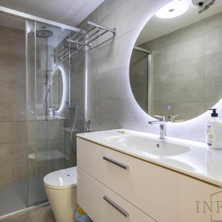 Marysol Inftour - Three-Bedroom Apartment - 12