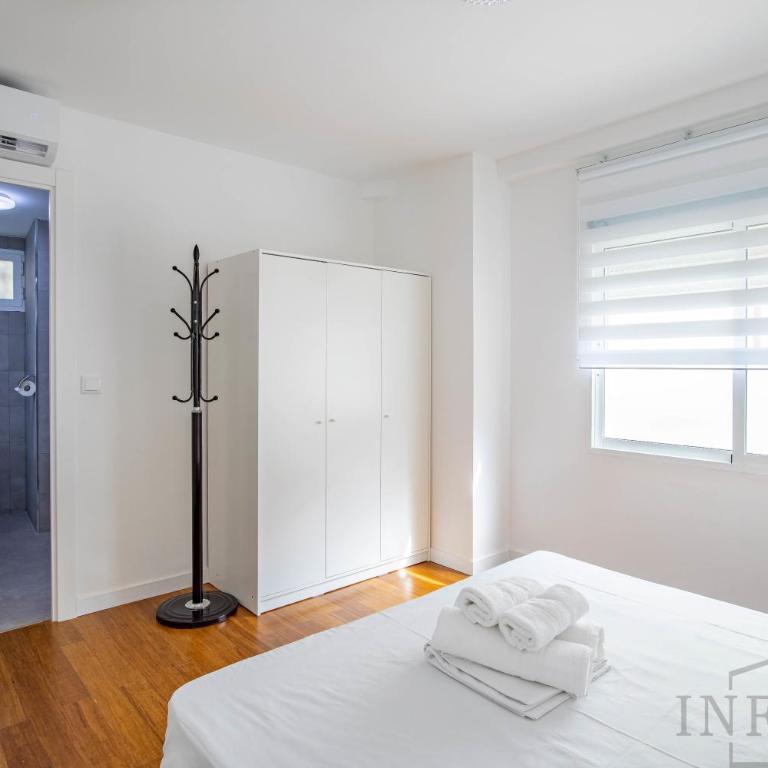 Marysol Inftour - Three-Bedroom Apartment - 16