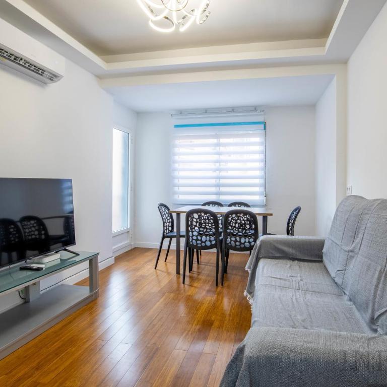 Marysol Inftour - Three-Bedroom Apartment - 1