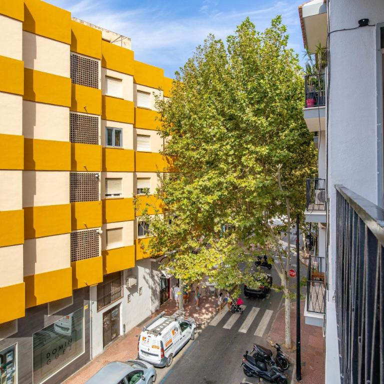 Marysol Inftour - Three-Bedroom Apartment - 23