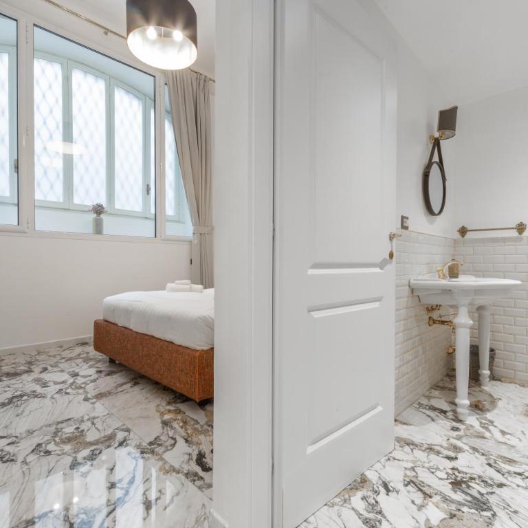 Duomo Smart Suites - Queen Room - 1