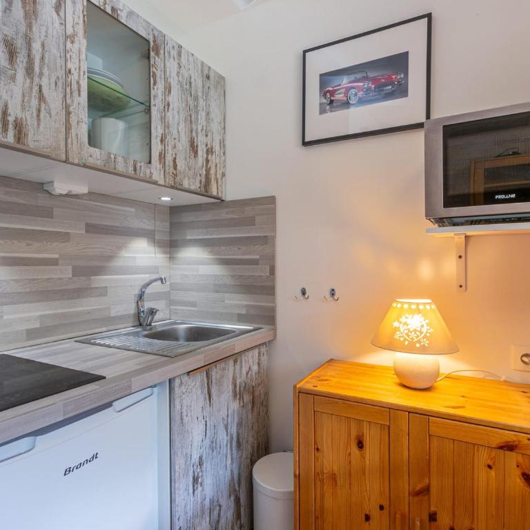 Studio rénové avec balcon, parking et proche pistes à Val-d'Isère - FR-1-694-287 - Studio - 4