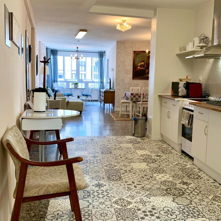 Centrally-Located, Spacious Flat at Historic Centre & short walk to Beach - Apartamento de 3 dormitorios - 19