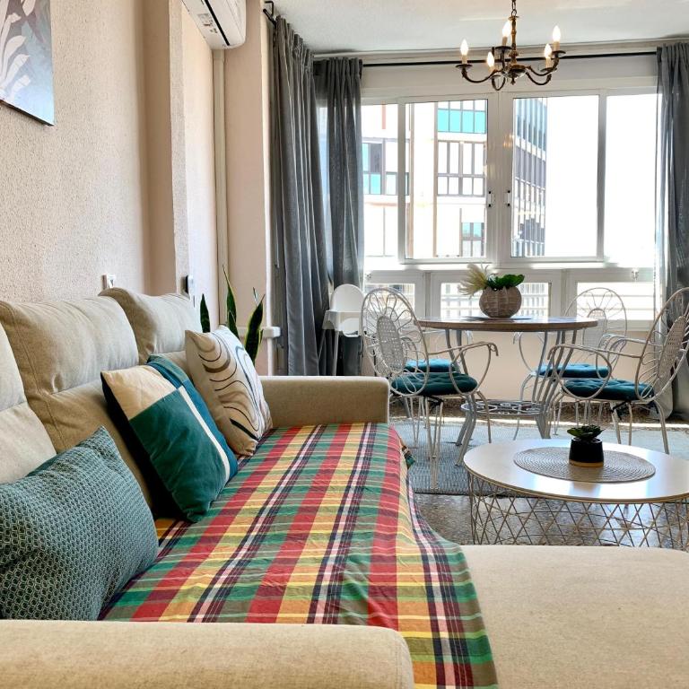 Centrally-Located, Spacious Flat at Historic Centre & short walk to Beach - Apartamento de 3 dormitorios - 2