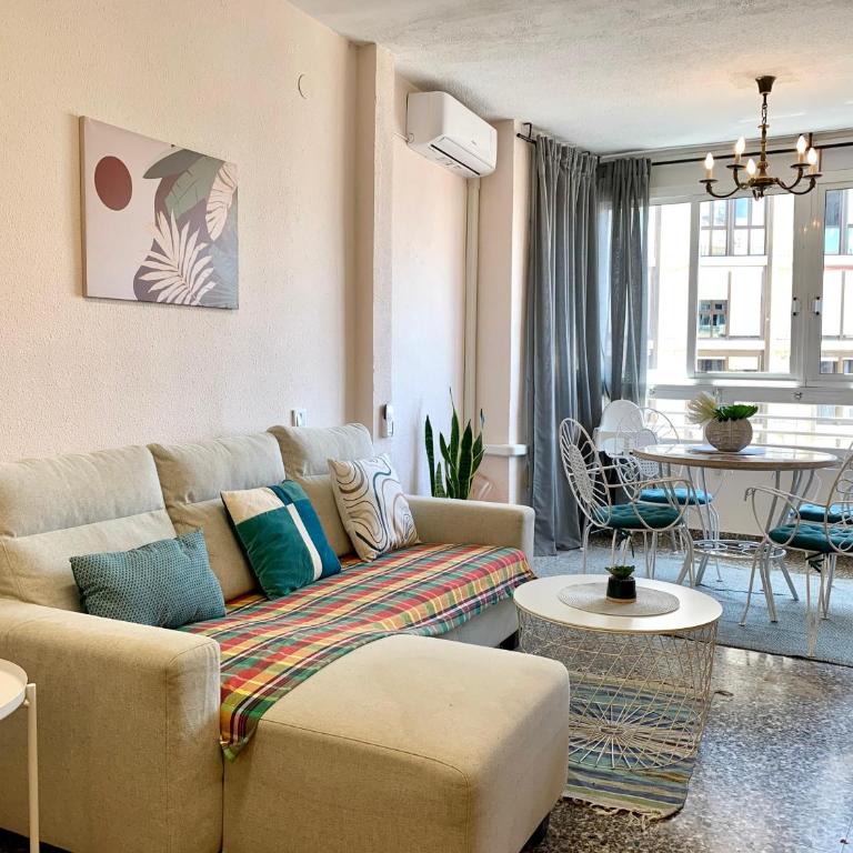 Centrally-Located, Spacious Flat at Historic Centre & short walk to Beach - Apartamento de 3 dormitorios - 1