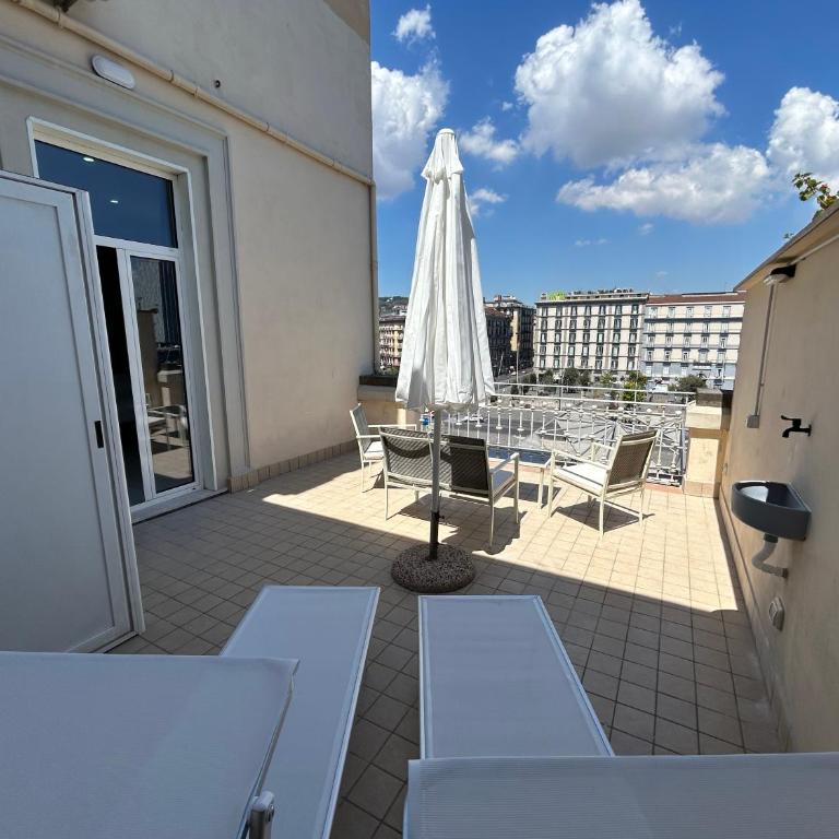 Enjoy rooms Naples - Camera Quadrupla con Terrazza - 5