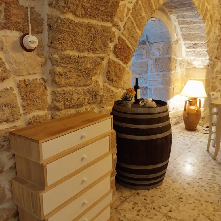 DOMUS CESARE - dimora storica totalmente in pietra nel cuore del centro storico con cabina doccia pietra in camera e zona relax esterna-historic residence entirely made of stone in the heart of the historic center with stone shower cabin in the room - Casa Vacanze - 35