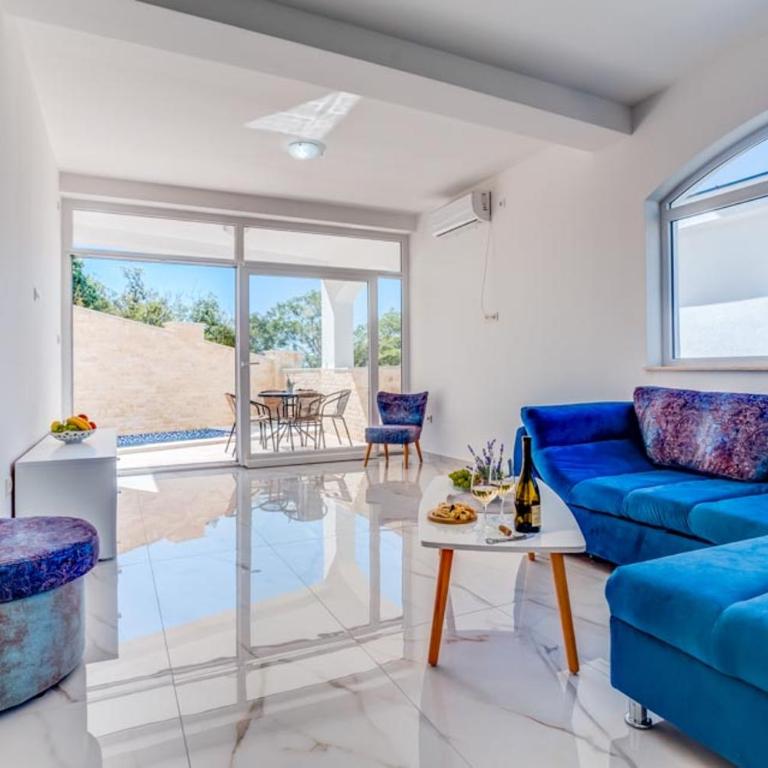 Villa Hanna Apartments - One-Bedroom Apartment with Pool View - 3