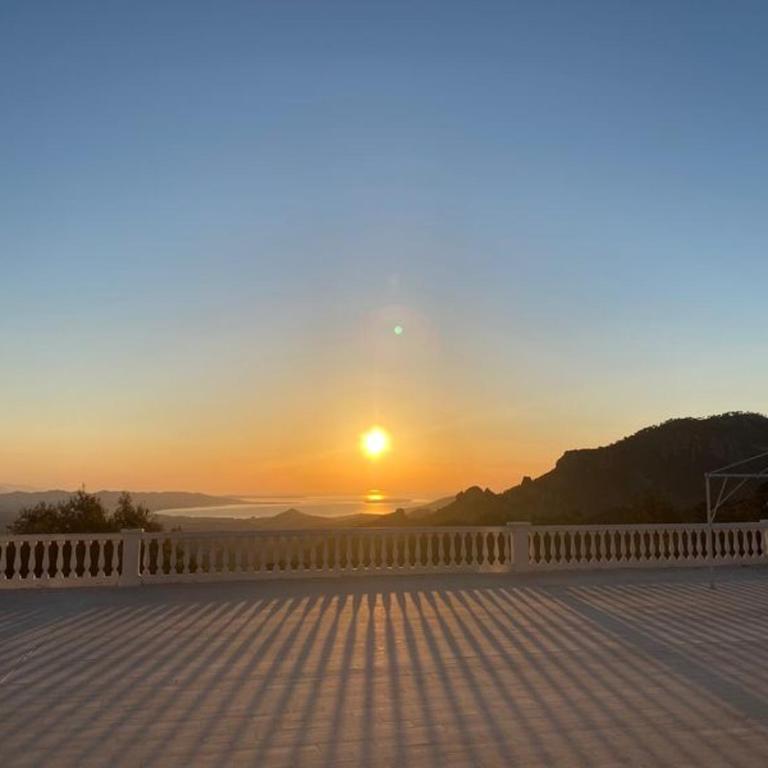 GRAND APPARTEMENT 7 PERSONNES PISCINE XXL VUE EXCEPTIONNELLE BAIE DE CANNES CALMe - Two-Bedroom Apartment - 2