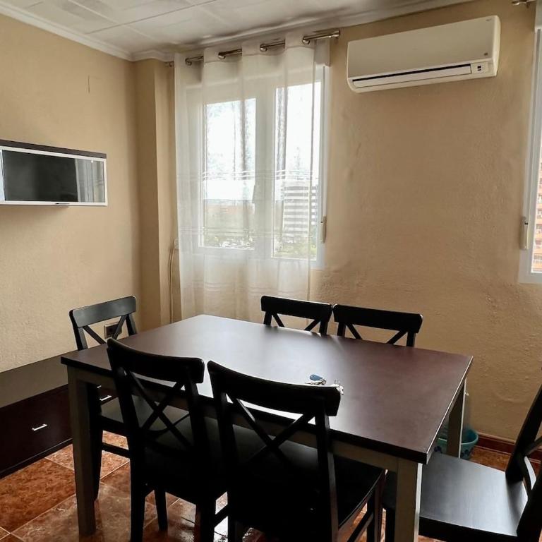 Bonito y grande apartamento cerca de la playa - Three-Bedroom Apartment - 4