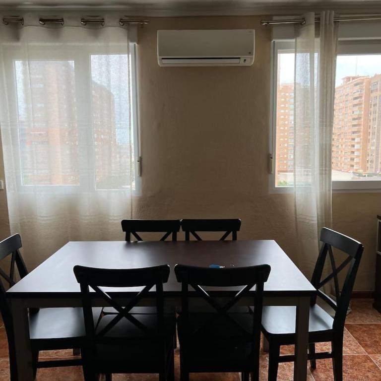 Bonito y grande apartamento cerca de la playa - Three-Bedroom Apartment - 7